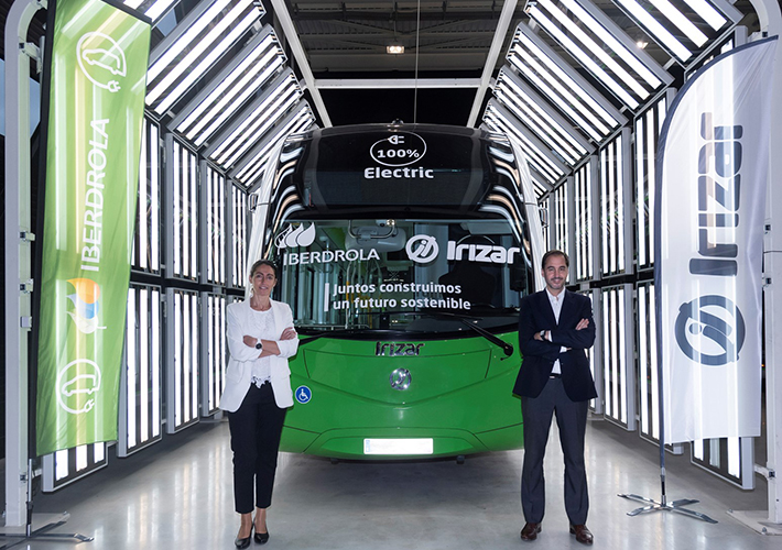 Foto Iberdrola e Irizar aceleran la movilidad eléctrica: acuerdo para la electrificación del transporte urbano y el suministro de energía verde.